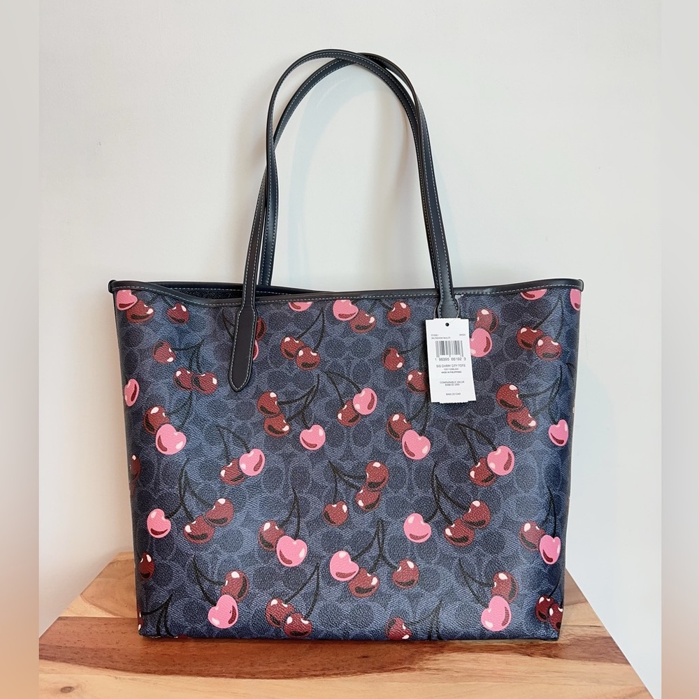 NWT Coach City‎ Tote Bag In Signature Canvas With Cherry Print - Picture 3 of 8